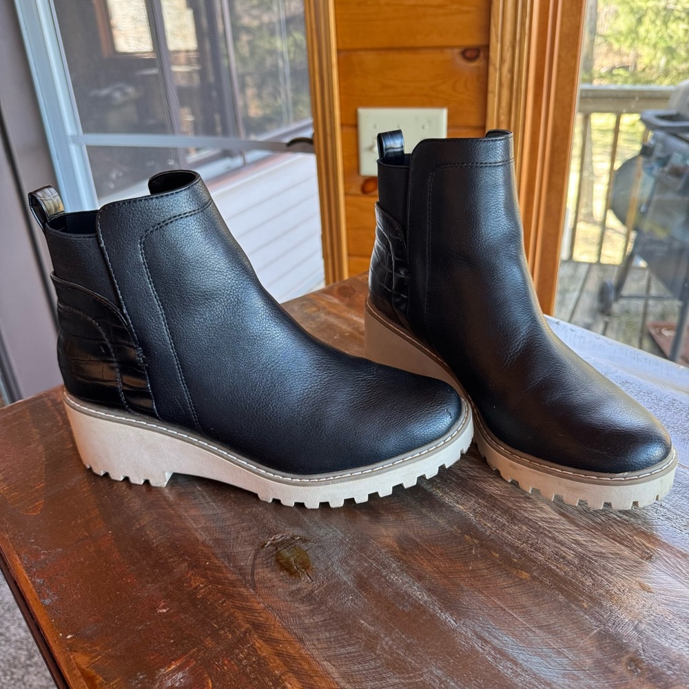 Buckle Rielle Chelsea Black Leather Ankle Boots